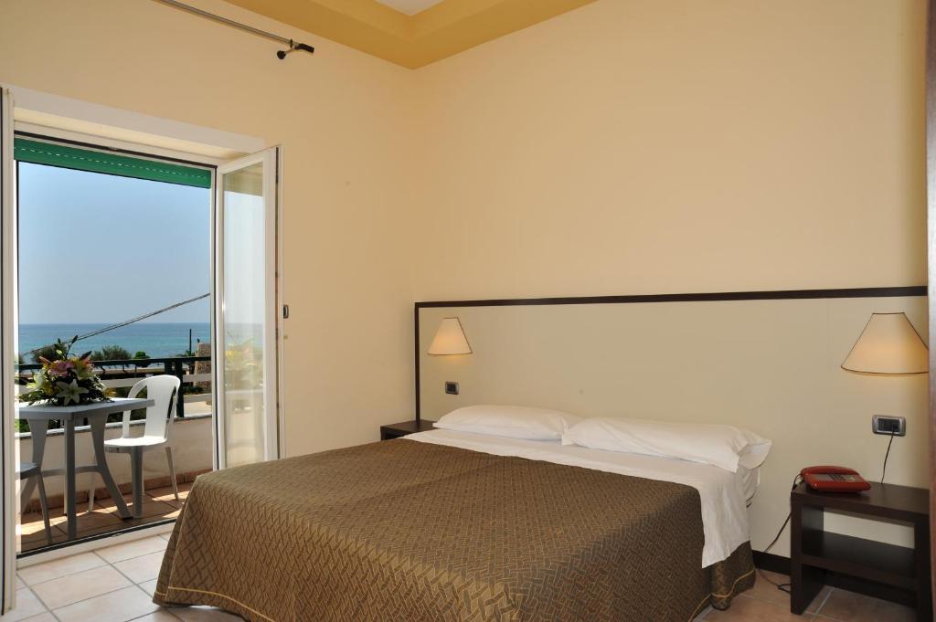 Cala Saracena Resort Torre Vado Camera foto